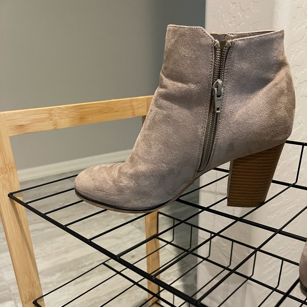 Booties⛰️ - Picture 3 of 4